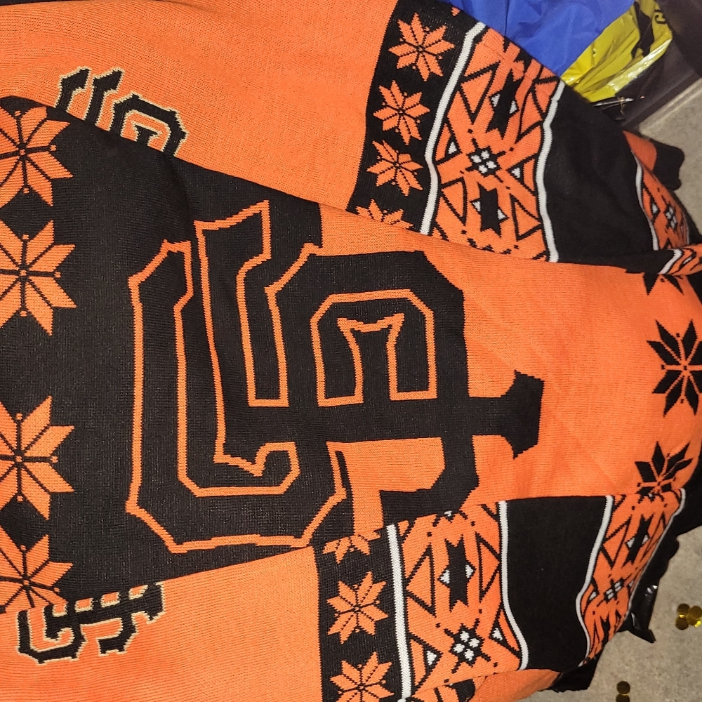 Spots Sweaters - Picture 2 of 5